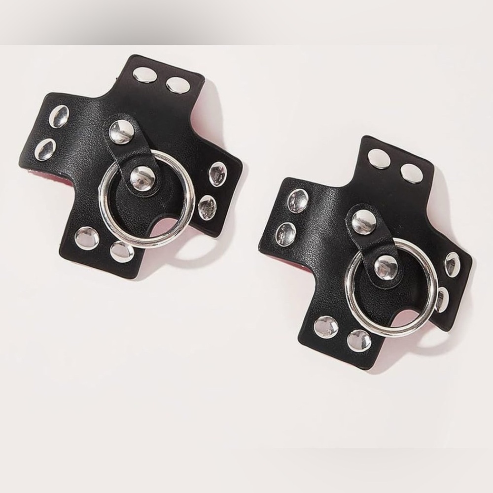 Black Leather Cross Pasties with Silver Rings - Picture 3 of 10